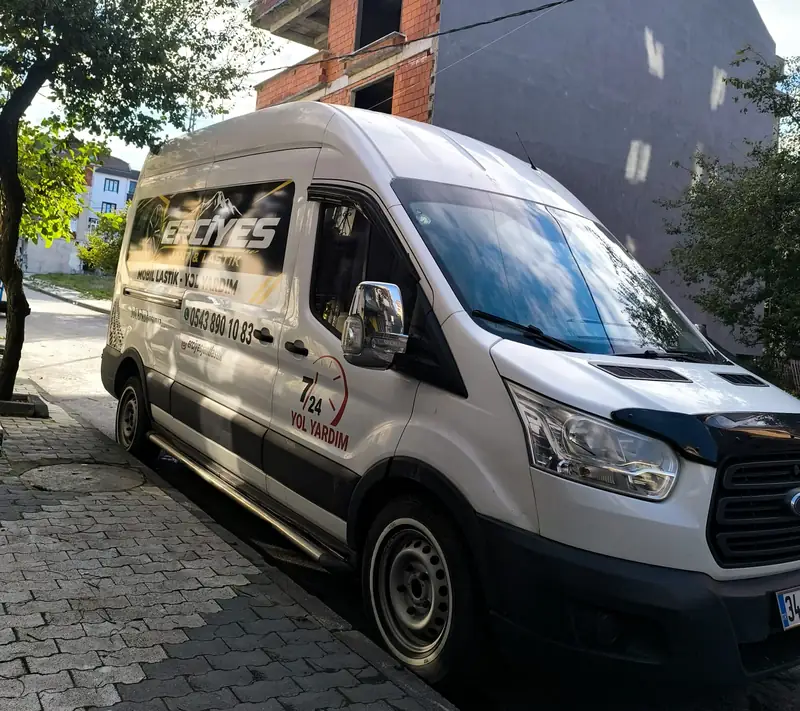 Erciyes Jant Lastik mobil lastik aracı sokakta