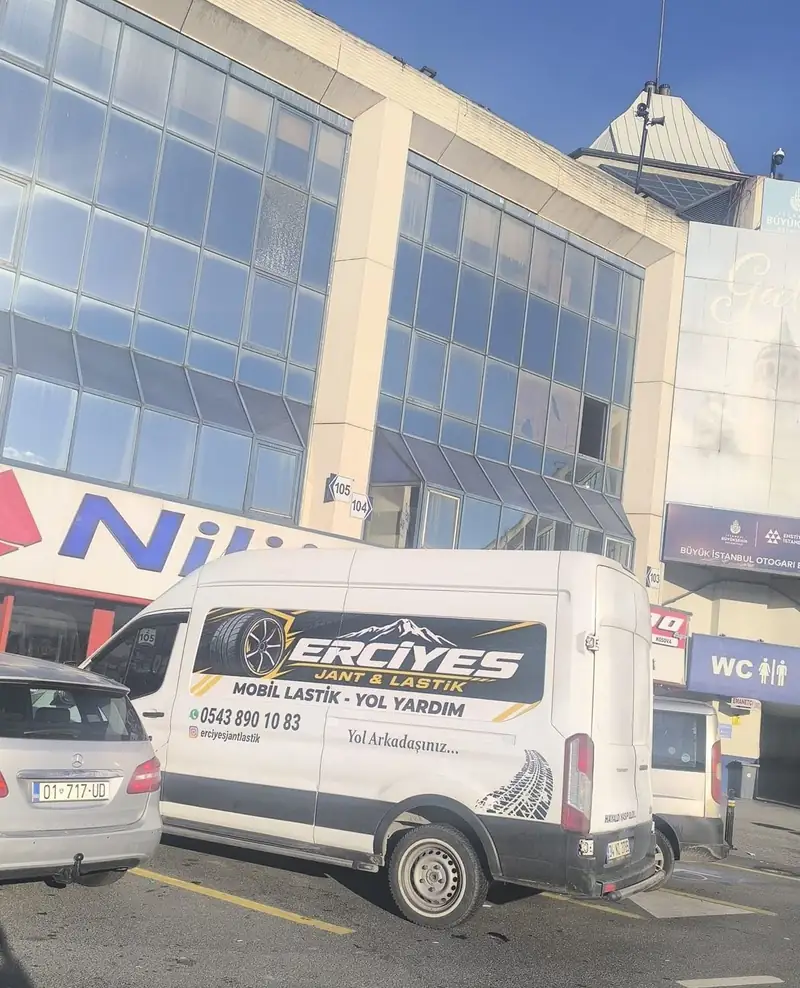 Otogar çevresinde lastik yol yardım aracı